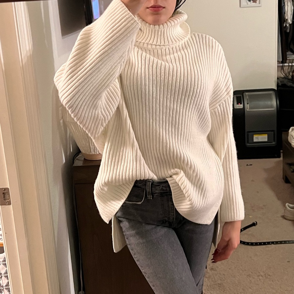 H&M off white sweater